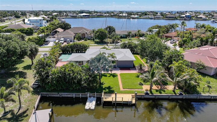 Property Photo:  104 Free Court SE  FL 33952 