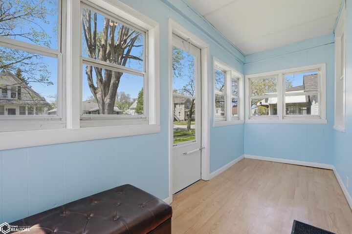 Property Photo:  220 Spring Street  IA 52655 