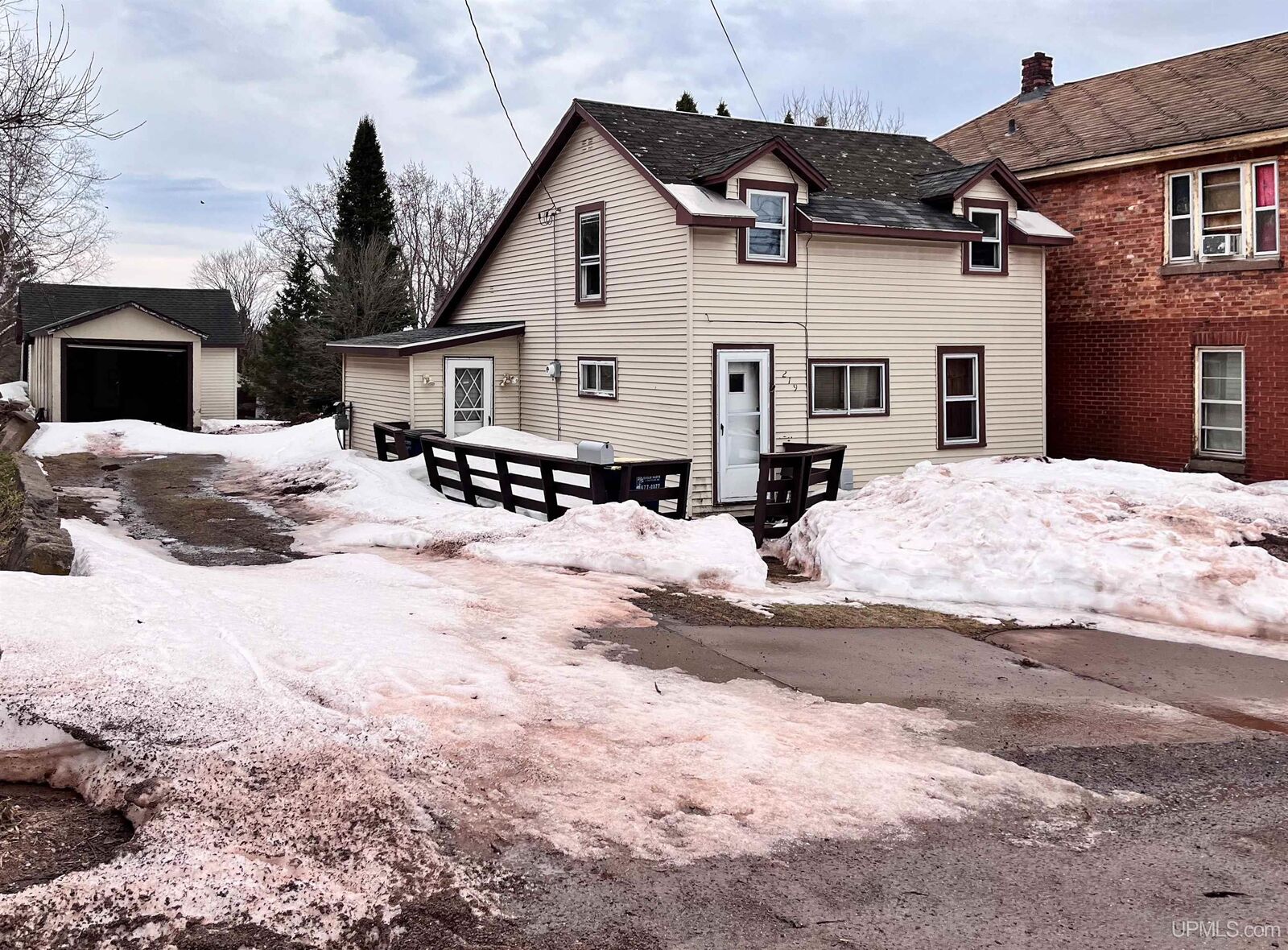 Property Photo:  219 E Bonnie Street  MI 49938 