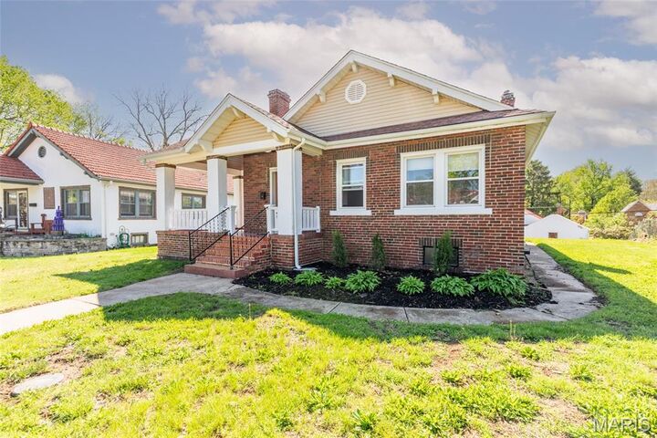 Property Photo:  12 Sunset Court  MO 63121 