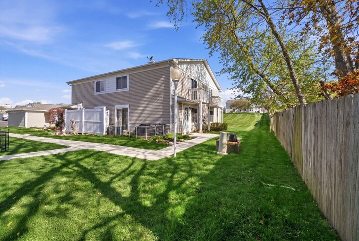 Property Photo: 1495 Cornell Court 1495 IL 60169