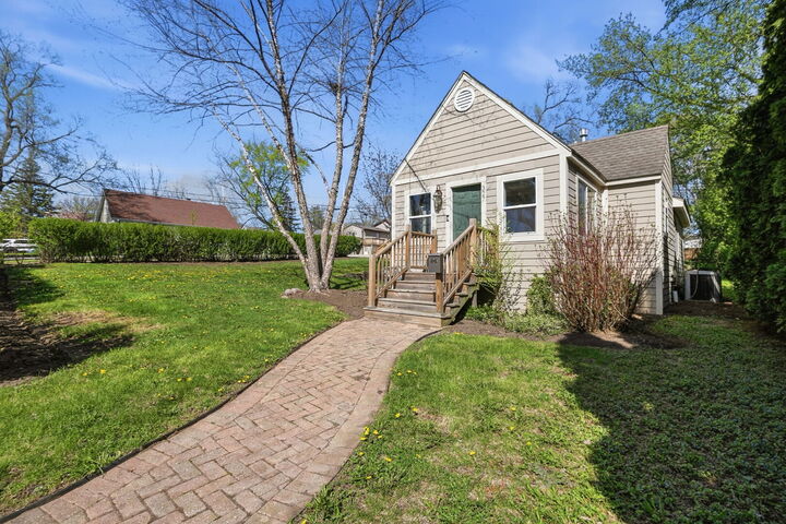 Property Photo:  327 Kenwood Drive  IL 60073 