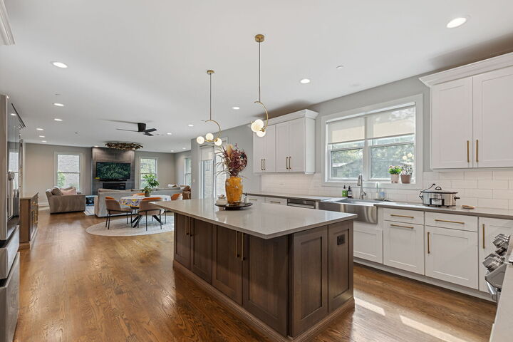 Property Photo:  