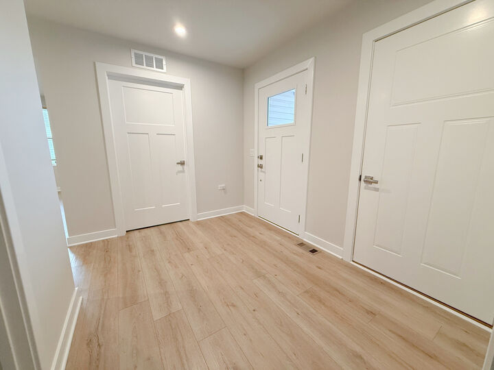 Property Photo:  2646 Kellogg Court  IL 60560 