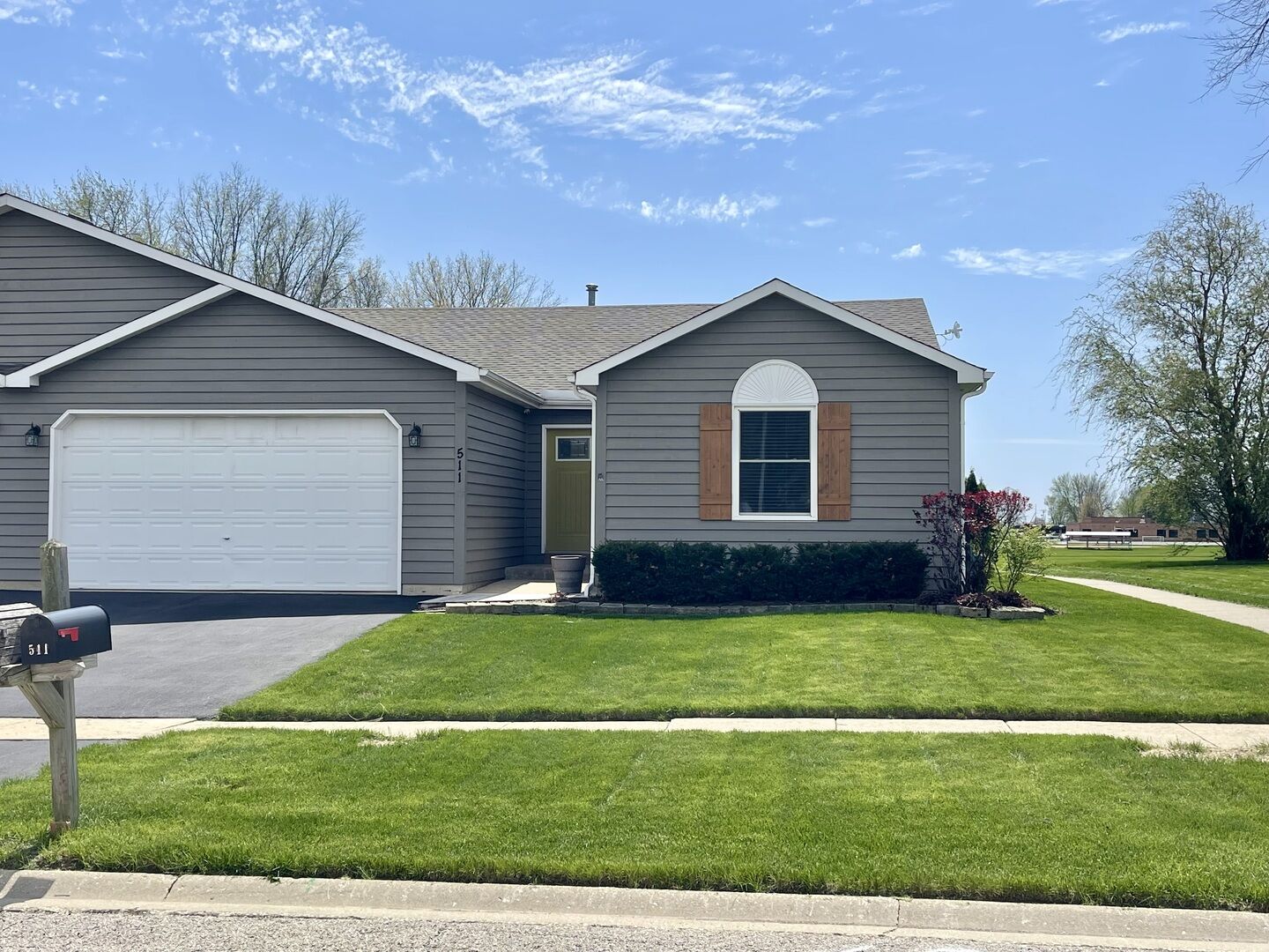 Property Photo:  511 W Miller Avenue  IL 60520 