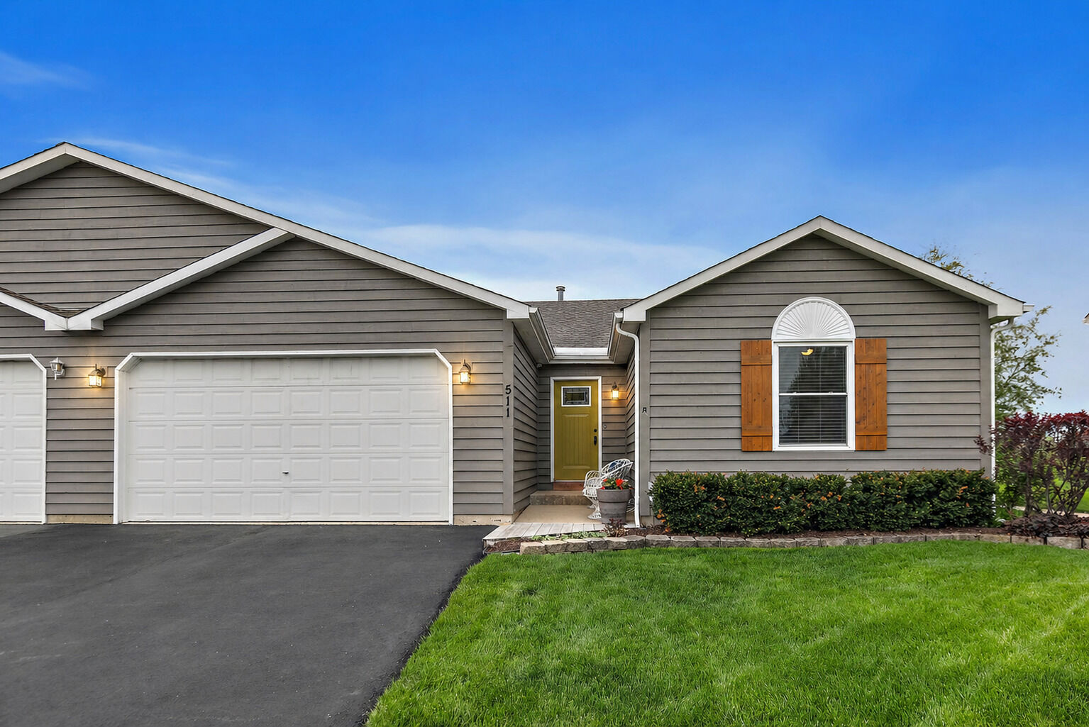 Property Photo:  511 W Miller Avenue  IL 60520 
