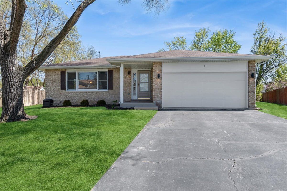 Property Photo: 9 Red Bud Court IL 60490
