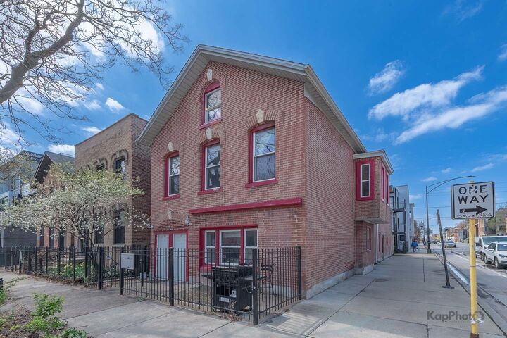 Property Photo:  958 N Honore Street  IL 60622 