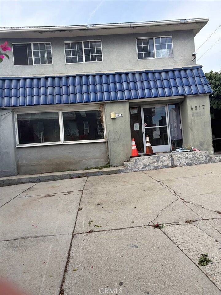 Property Photo:  4917 Melrose  CA 90029 