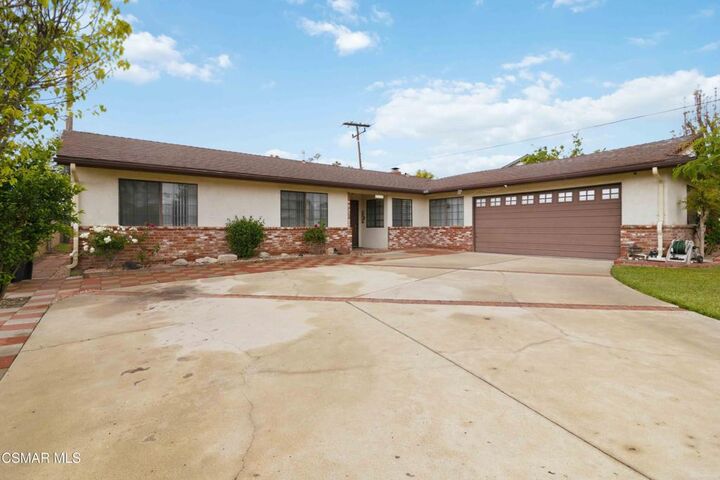 Property Photo:  1539 Deodora Street  CA 93065 