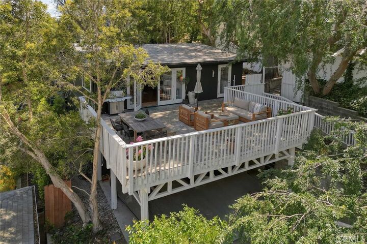 Property Photo: 3122 Oakcrest CA 90068