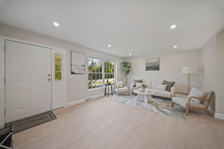 Property Photo:  10 Randall Circle  ME 04011 