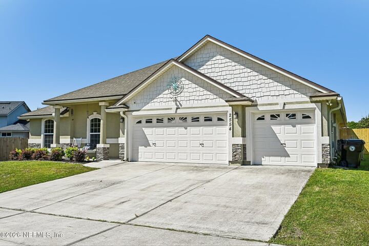 Property Photo:  2554 Royal Pointe Drive  FL 32043 