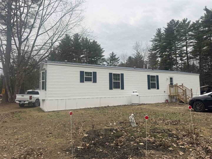 Property Photo:  3 Chamberlain Court  NH 03244 