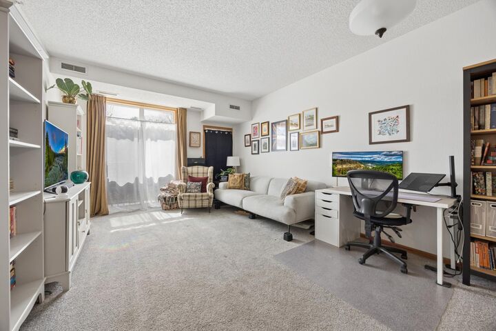 Property Photo:  1776 Maryland Avenue E 104  MN 55106 