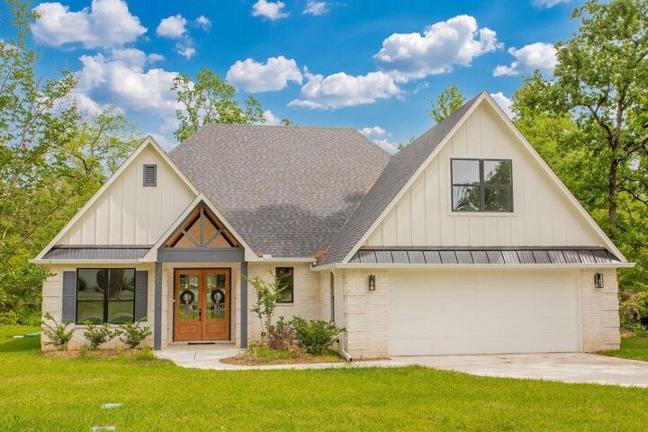 Property Photo:  221 Brookside Drive  TX 75771 
