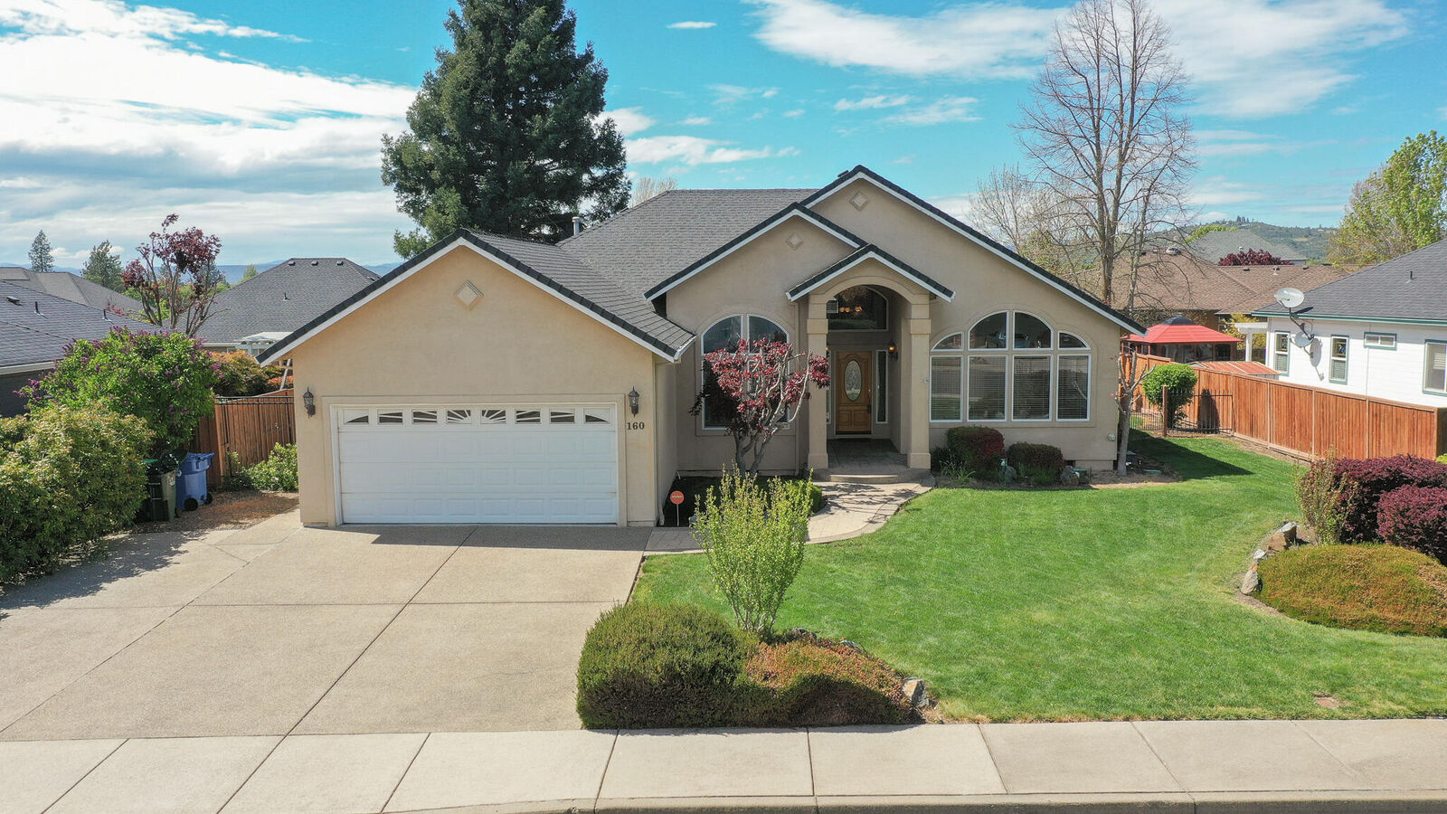 Property Photo:  160 Keystone Way  OR 97524 