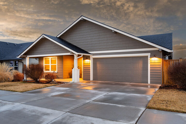 Property Photo:  1811 NE 3rd Street  OR 97756 