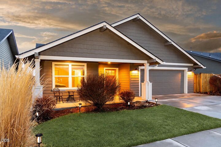 Property Photo: 1811 NE 3rd Street OR 97756