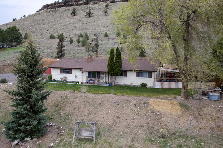 Property Photo:  2577 SE Hill Street  OR 97754 