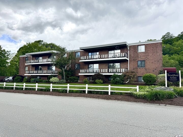 Property Photo:  80 North Warren 20  MA 01801 