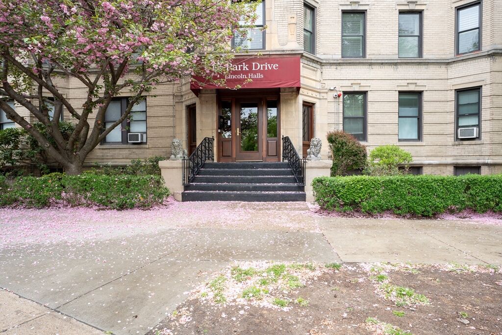 Property Photo:  15 Park Dr 5  MA 02215 