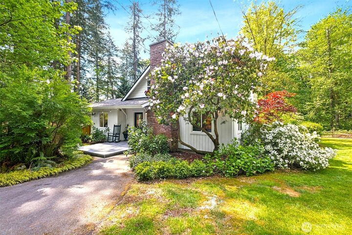 Property Photo:  15715  249 Avenue SE  WA 98027 