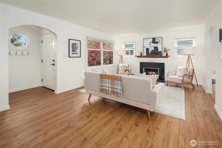 Property Photo:  13715  Palatine Avenue N  WA 98133 