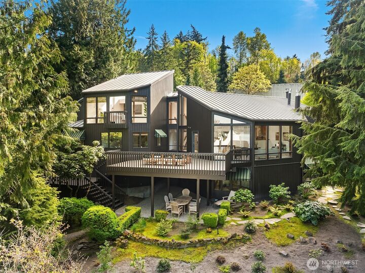 Property Photo:  8438 N Mercer Way  WA 98040 