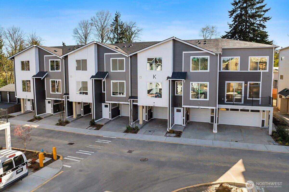 Property Photo:  16823  Alder Way K2  WA 98037 