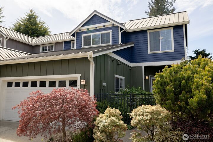 Property Photo:  1865  Sakai Village Loop NE 36-5  WA 98110 