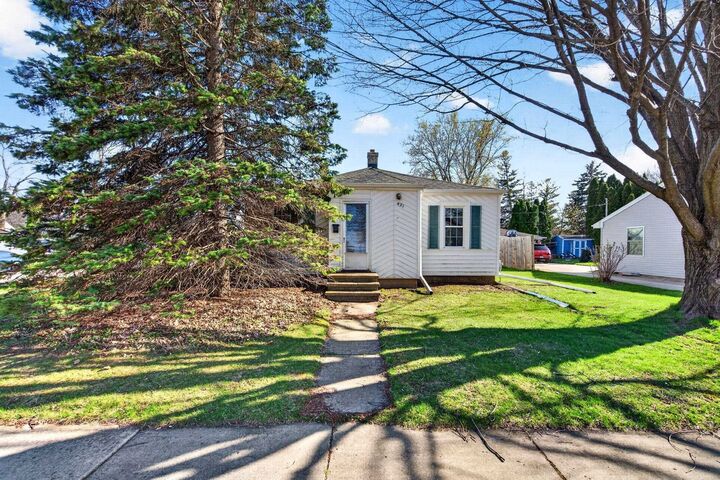 Property Photo:  431 E Coolidge Avenue  WI 54915-1975 