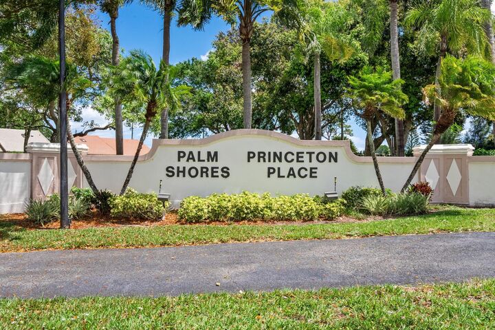 Property Photo:  8521 Leeway Lane  FL 33436 