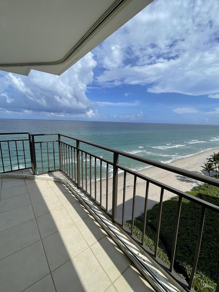 Property Photo:  3009 S Ocean Boulevard Ph1  FL 33487 
