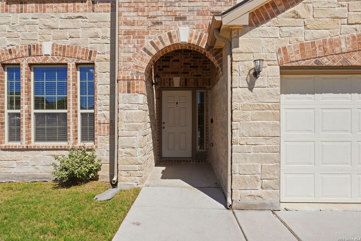 Property Photo:  5044 Forest Oak  TX 78108 
