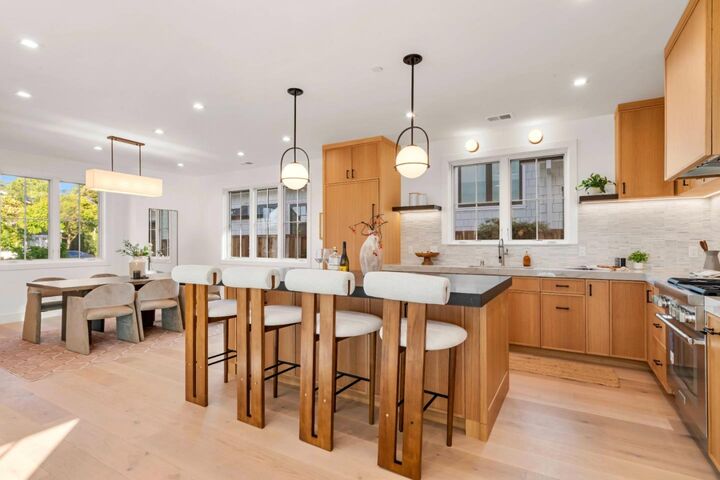 Property Photo:  739-741 Linden Avenue  CA 94010 