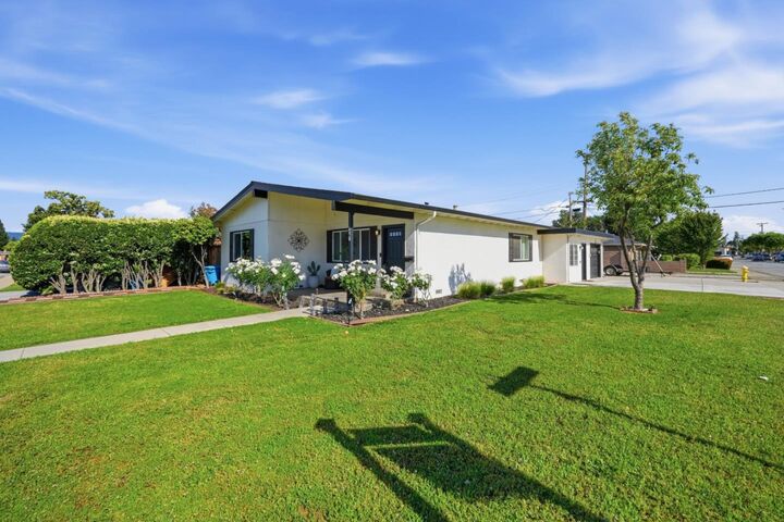 Property Photo:  690 El Cerrito Way  CA 95020 