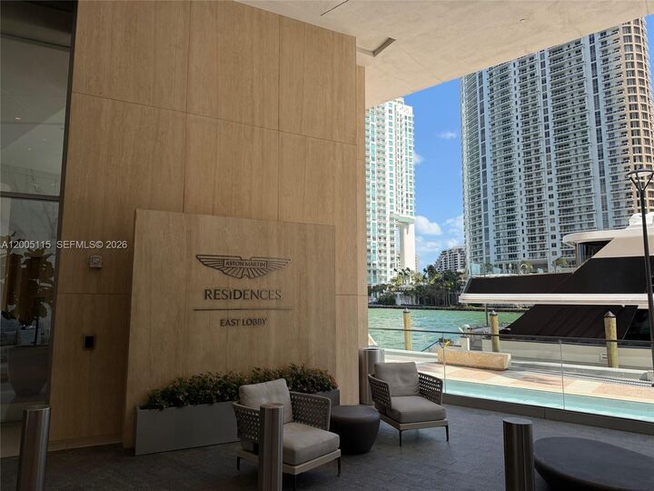 Property Photo:  300 Biscayne Blvd Way 1002  FL 33131 