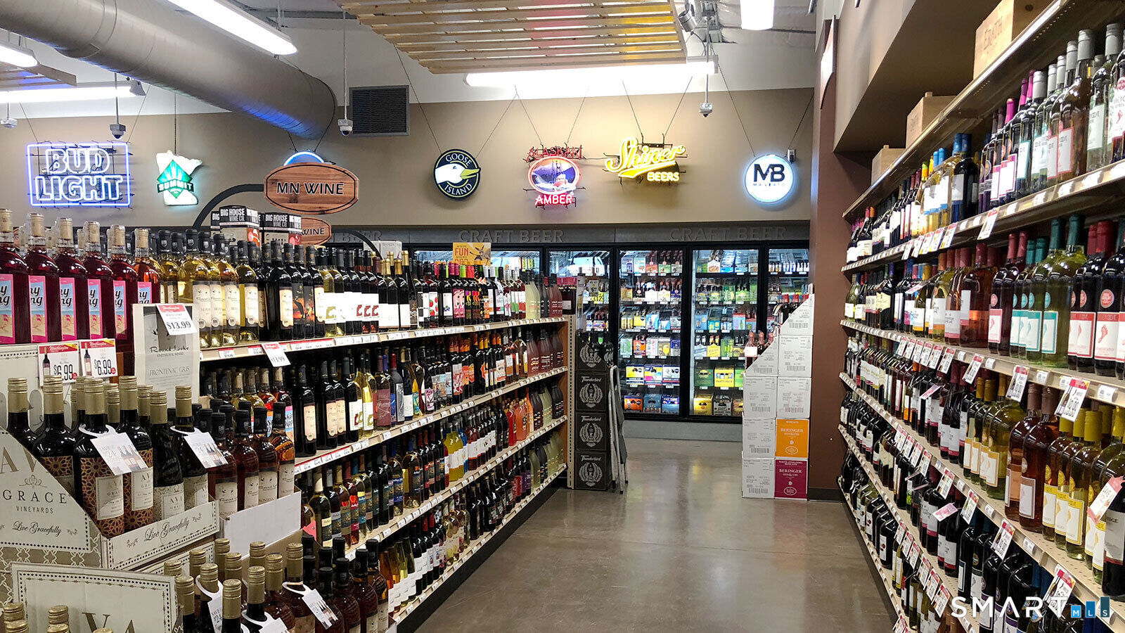 Property Photo:  1518 Main Street  CT 06108 