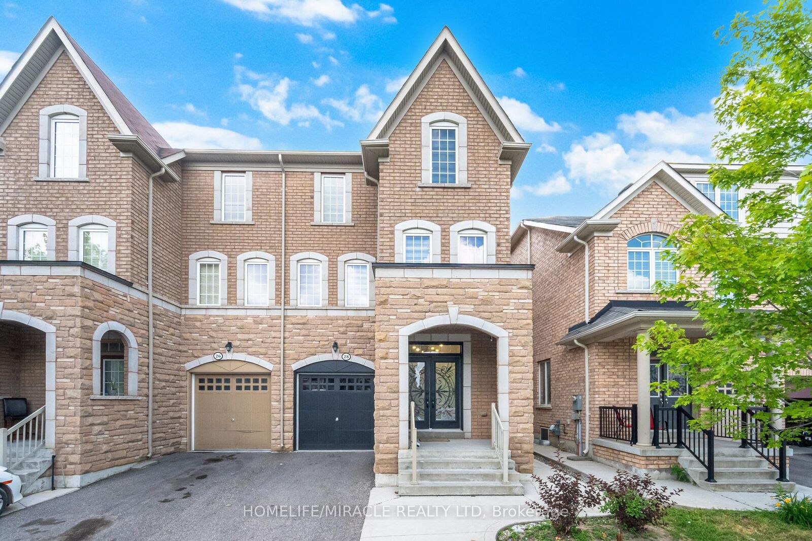 Property Photo: 28 Sussexvale Drive ON L6R 3S1