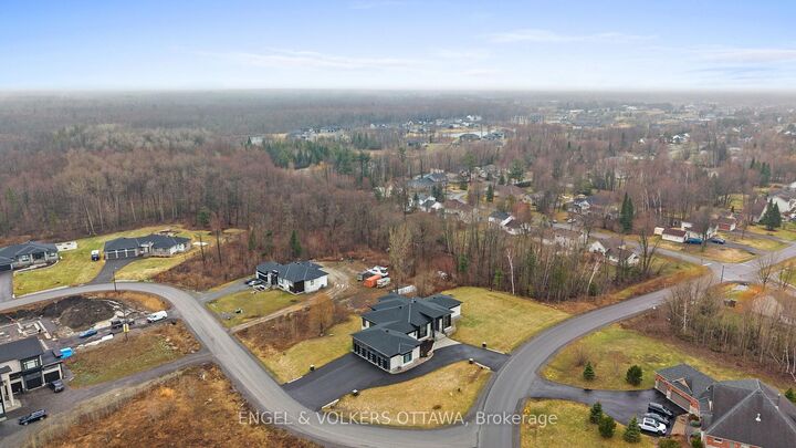 Property Photo: 1600 Nightshade Place ON K4P 0C7
