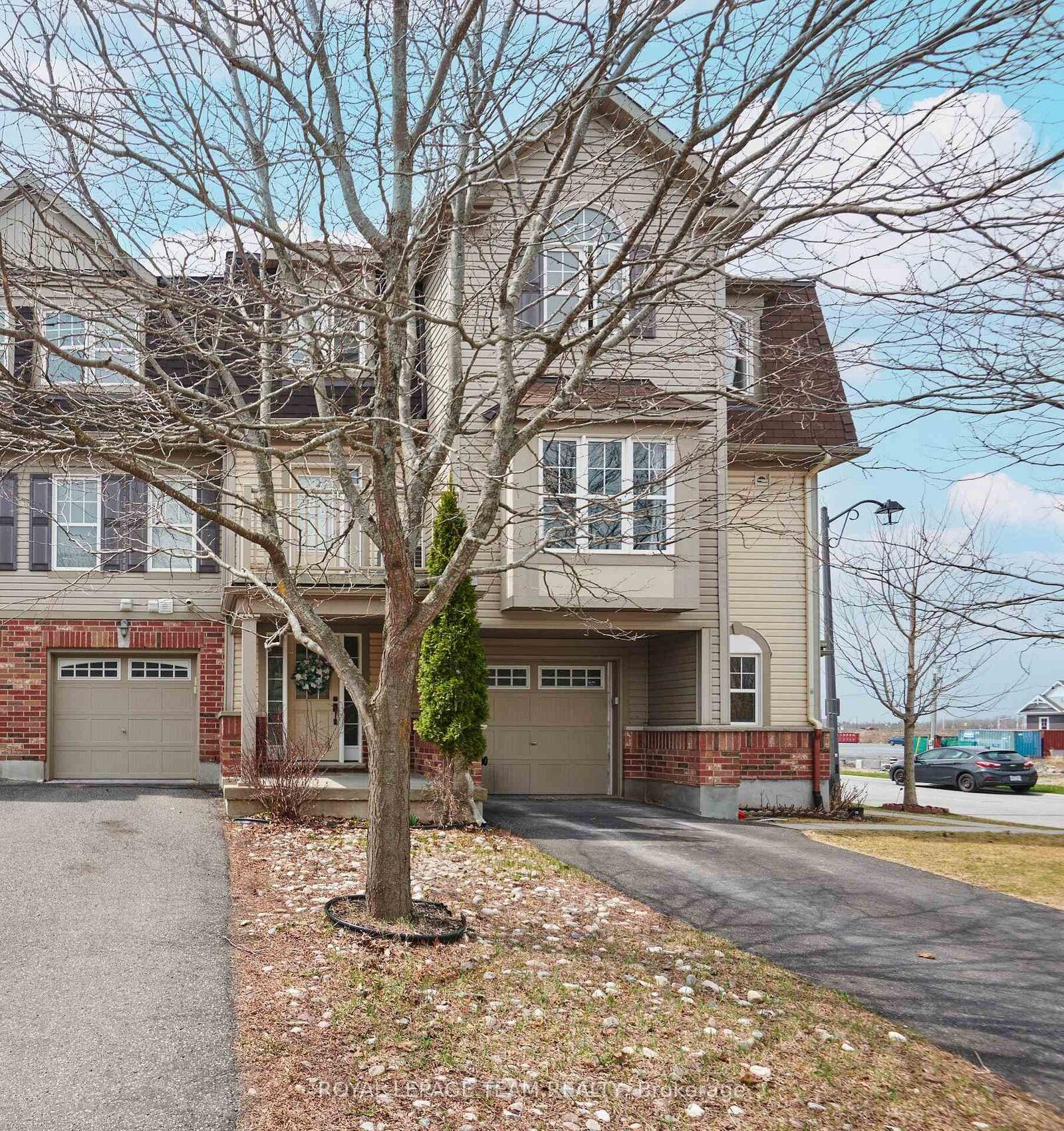 Property Photo:  920 Messor Crescent  ON K2S 0P2 