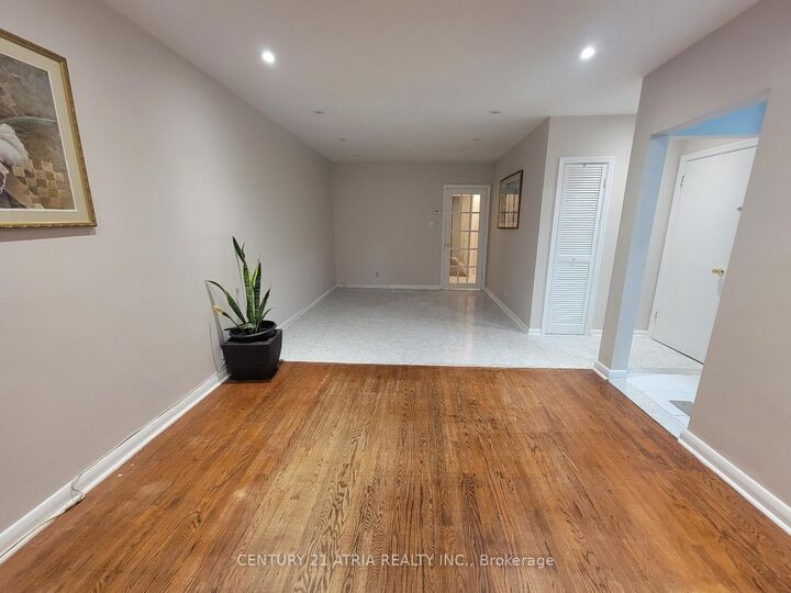 Property Photo:  339 Taylor Mills Drive N  ON L4C 2T8 