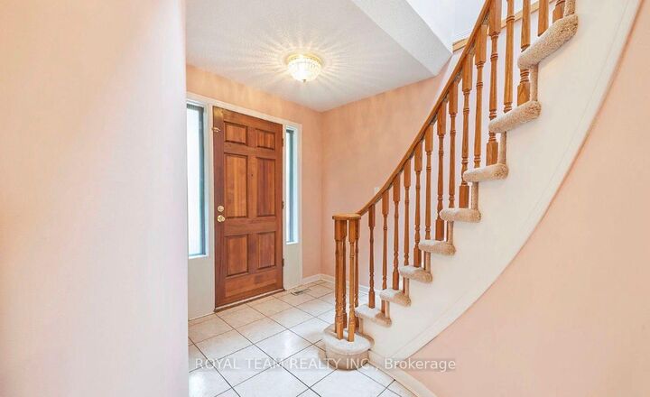 Property Photo: 28 Oakmount Crescent ON L4K 2C3