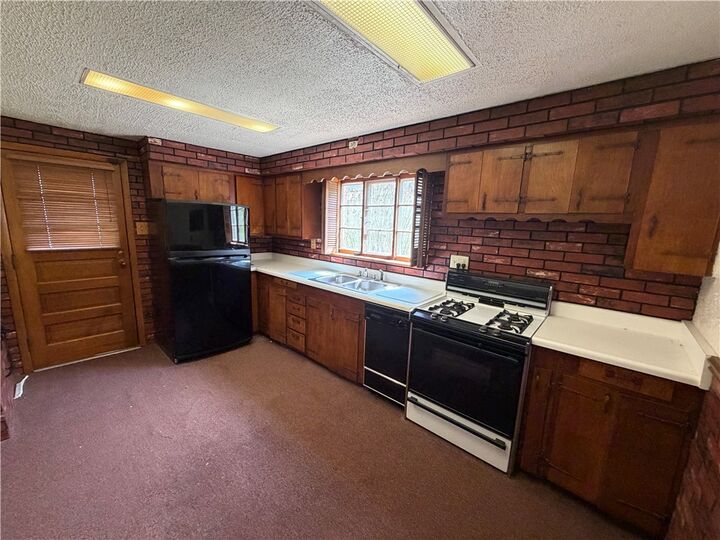 Property Photo:  214 Madison Ave  PA 15637 