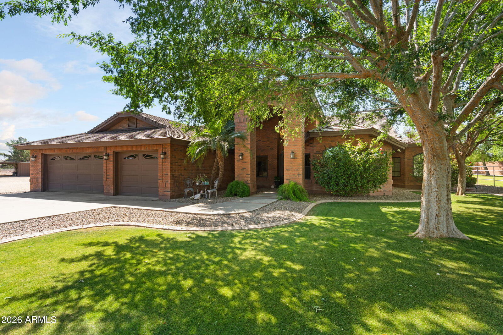 Property Photo: 2125 S Val Vista Drive AZ 85295