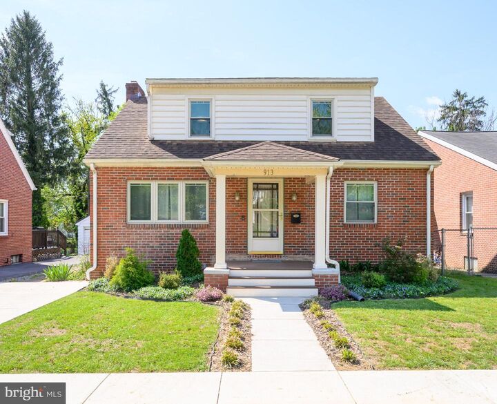 Property Photo: 913 W Martin Street W WV 25401