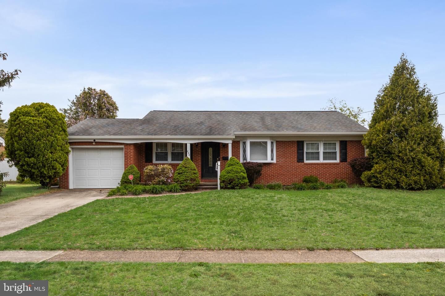 Property Photo:  820 Jamestown Road  NJ 08012 