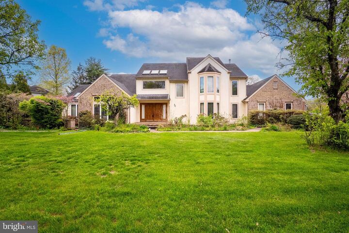 Property Photo:  20 Sapphire Drive  NJ 08550 