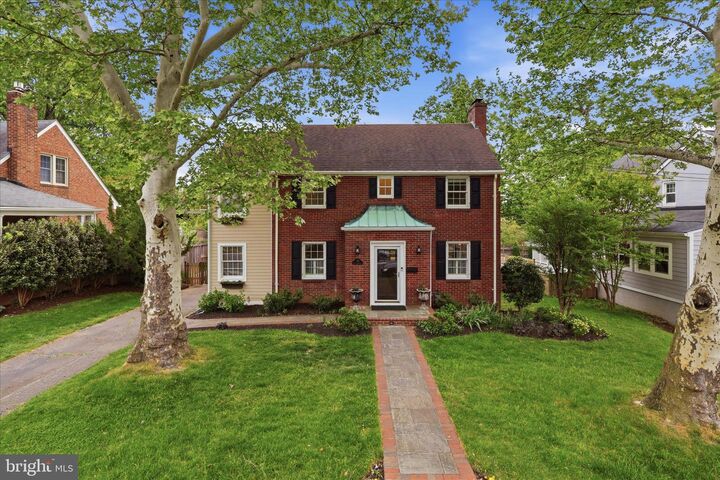 Property Photo:  139 S Abingdon Street  VA 22204 